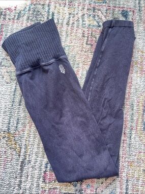 Free People High-Waist Ribbed Waist Leggings in Charcoal